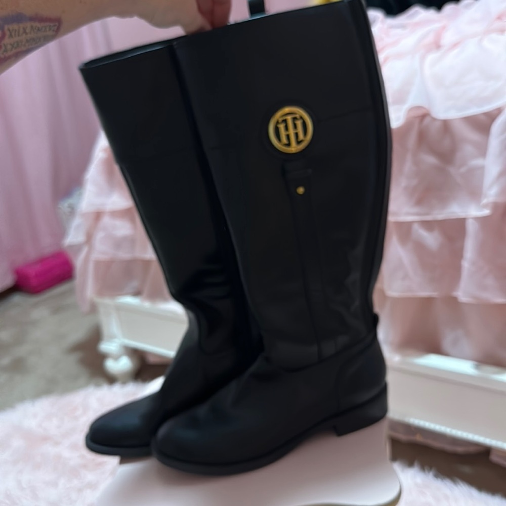 Tommy Hilfiger Black Boots zip up Below the Knee Women’s Size 7